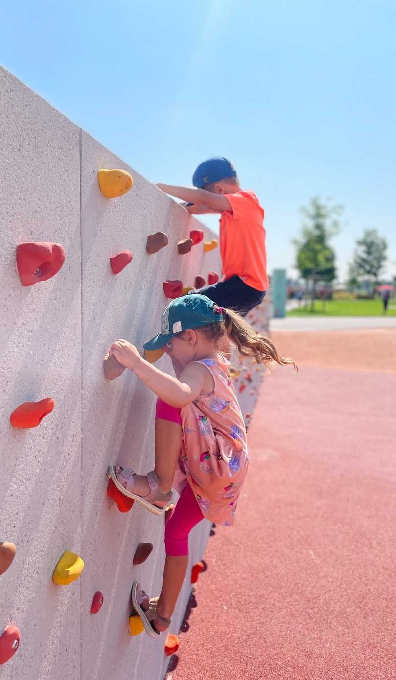 Die Kletterwand liegt an der nördlichen Grenze des Spielbereiches hin zum See. | Foto: Landesgartenschau Ingolstadt Die Kletterwand liegt an der nördlichen Grenze des Spielbereiches hin zum See. | Foto: Landesgartenschau Ingolstadt