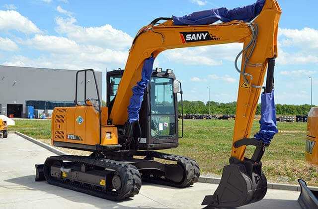 Der SY75 ist mit einem Schauffelvolumen von 0,4m³ und einem Gewicht von ca. 7 Tonnen der derzeit kleinste angebotene Bagger. | Foto: bi/Lasse Lommel Der SY75 ist mit einem Schauffelvolumen von 0,4m³ und einem Gewicht von ca. 7 Tonnen der derzeit kleinste angebotene Bagger. | Foto: bi/Lasse Lommel
