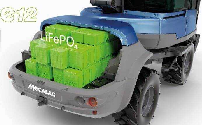 Der 12MTX sei aufgrund seiner Bauweise für eine Elektroversion prädestiniert, sagt Mecalac: Die knickgelenkte Maschine trägt im Hinterwagen ein stattliches Akkupaket mit sich herum. Der 12MTX sei aufgrund seiner Bauweise für eine Elektroversion prädestiniert, sagt Mecalac: Die knickgelenkte Maschine trägt im Hinterwagen ein stattliches Akkupaket mit sich herum.