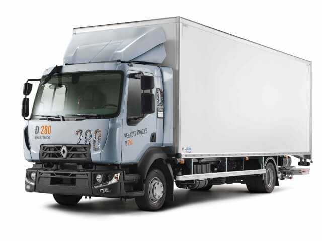 Die Renault Trucks D-Serie für den Verteilerverkehr besitzen höhenverstellbare Dachspoiler für eine bessere Aerodynamik und kommen jetzt serienmäßig vernetzt auf die Straße. Der D-Wide lässt sich künftig mit einer verbesserten Geländesoftware ausstatten. Die Renault Trucks D-Serie für den Verteilerverkehr besitzen höhenverstellbare Dachspoiler für eine bessere Aerodynamik und kommen jetzt serienmäßig vernetzt auf die Straße. Der D-Wide lässt sich künftig mit einer verbesserten Geländesoftware ausstatten.