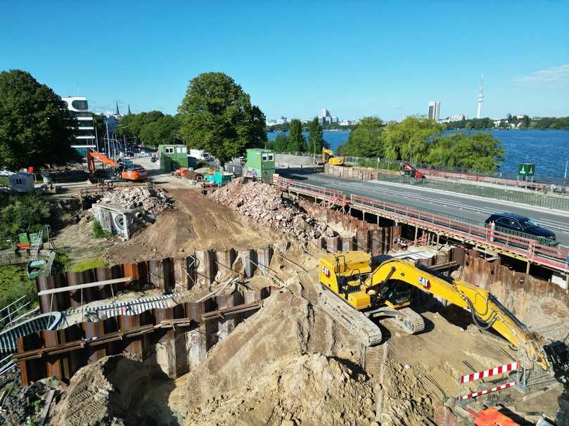 Die Baustelle Hohenfelder Bucht soll im Sommer 2025 fertig sein: Die Umgestaltung ist aktuell auf der Zielgeraden und voll im Zeitplan. | Foto: SBG/DigiLab Die Baustelle Hohenfelder Bucht soll im Sommer 2025 fertig sein: Die Umgestaltung ist aktuell auf der Zielgeraden und voll im Zeitplan. | Foto: SBG/DigiLab