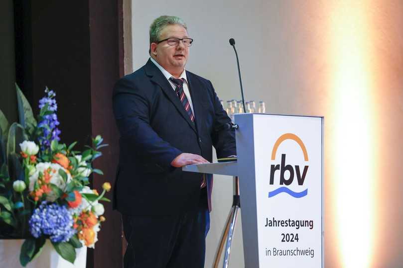 „Die Energiewende und die kommunale Wärmeplanung gehören aktuell zu den dominierenden Themen, die die Arbeit aller im Leitungsbau tätigen Unternehmen massiv beeinflussen“, lautet auch das Fazit von Dirk Schütte, Vorsitzender des Technischen Lenkungskreises im rbv. | Foto: rbv „Die Energiewende und die kommunale Wärmeplanung gehören aktuell zu den dominierenden Themen, die die Arbeit aller im Leitungsbau tätigen Unternehmen massiv beeinflussen“, lautet auch das Fazit von Dirk Schütte, Vorsitzender des Technischen Lenkungskreises im rbv. | Foto: rbv