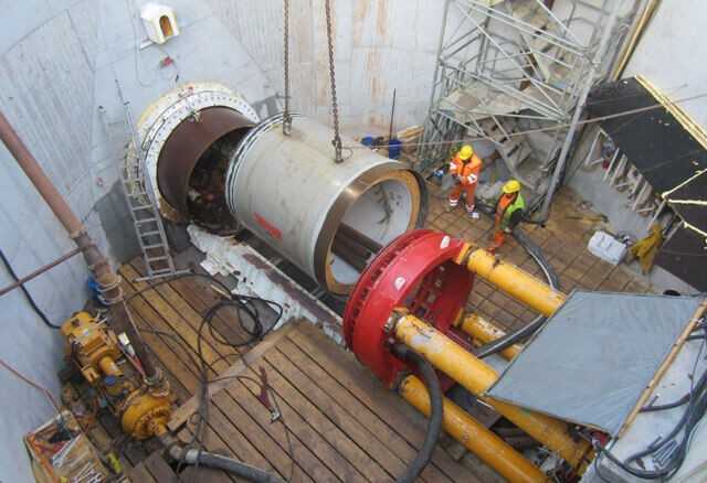 Die drei Meter langen Stahlbetonvortriebsrohre DN 1800 mit einer Wandstärke von 250 Millimetern waren von Berding Beton projektspezifisch für die bei diesem Vortrieb zu erwartenden Belastungen hergestellt worden. | Foto: Ingenieurgemeinschaft Fördedüker Die drei Meter langen Stahlbetonvortriebsrohre DN 1800 mit einer Wandstärke von 250 Millimetern waren von Berding Beton projektspezifisch für die bei diesem Vortrieb zu erwartenden Belastungen hergestellt worden. | Foto: Ingenieurgemeinschaft Fördedüker