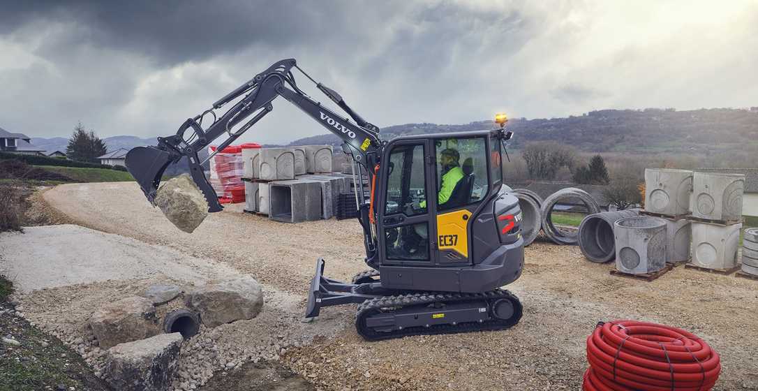Volvo präsentiert zwei neue kompakte Bagger Volvo präsentiert zwei neue kompakte Bagger