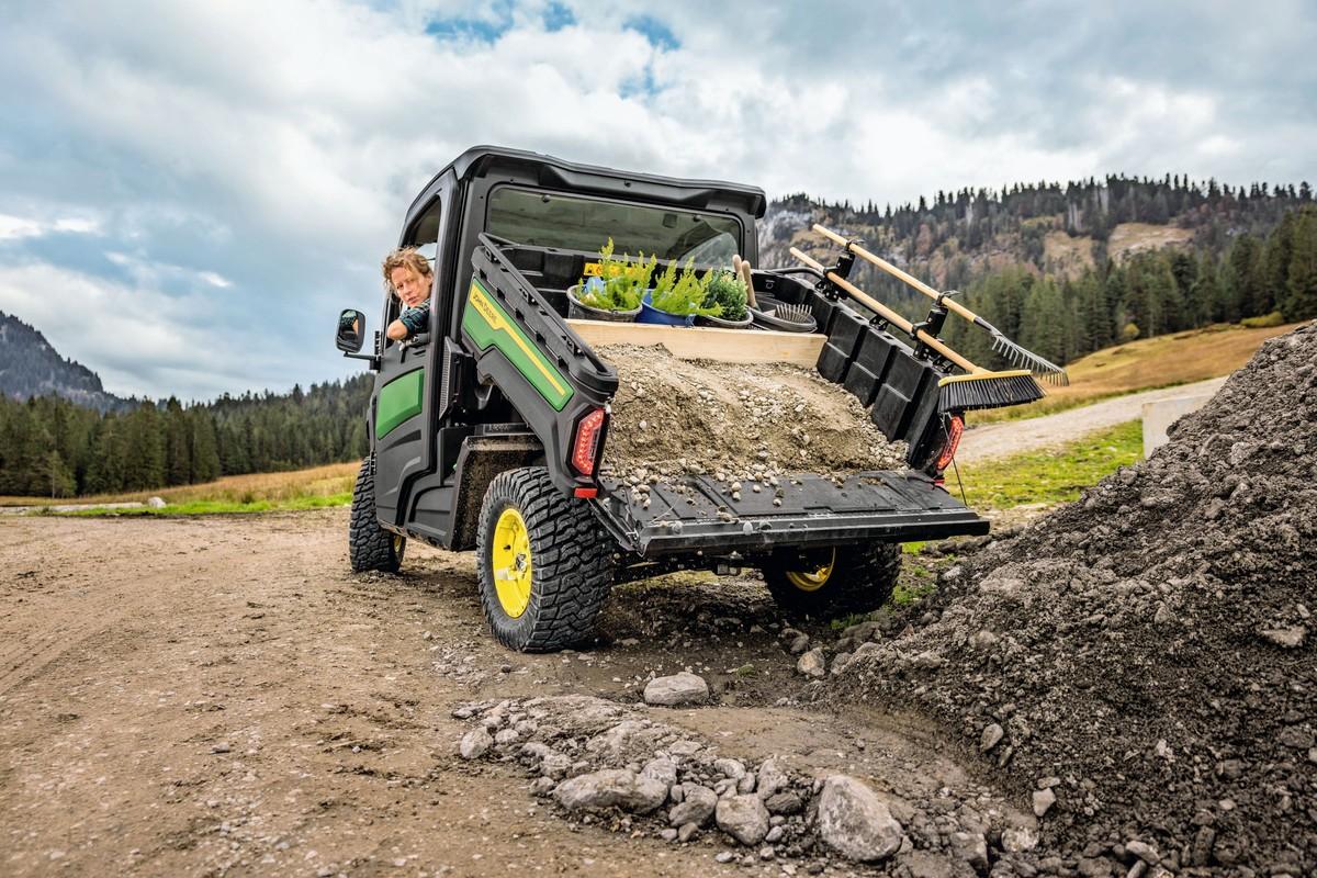 Eine Ladepritschenkapazität von 454 Kilo hat der Gator XUV 875M von John Deere zu bieten. | Foto: Atelier Busche Eine Ladepritschenkapazität von 454 Kilo hat der Gator XUV 875M von John Deere zu bieten. | Foto: Atelier Busche