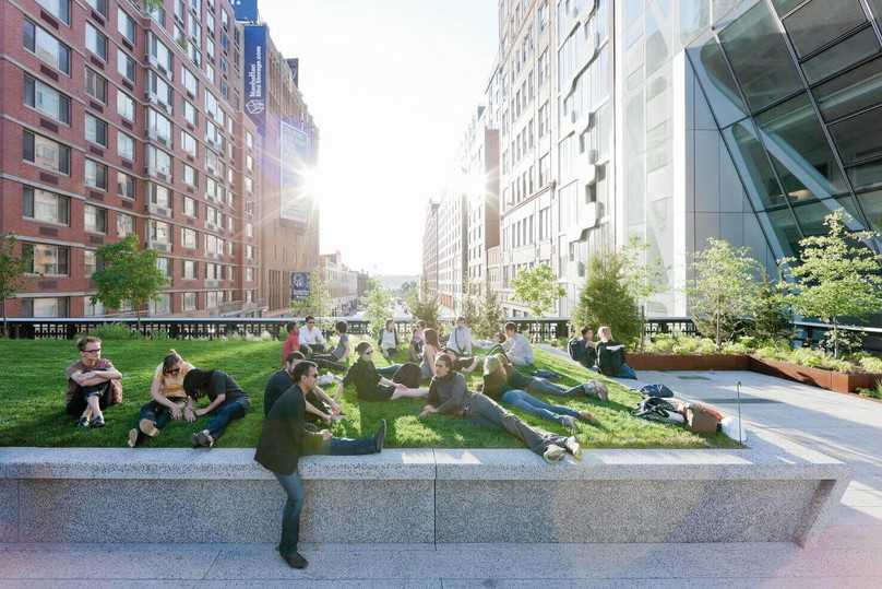 Erholung auf der High Line – einfach mal auf den Rasen liegen und sonnen. | Foto: Iwan Baan Erholung auf der High Line – einfach mal auf den Rasen liegen und sonnen. | Foto: Iwan Baan