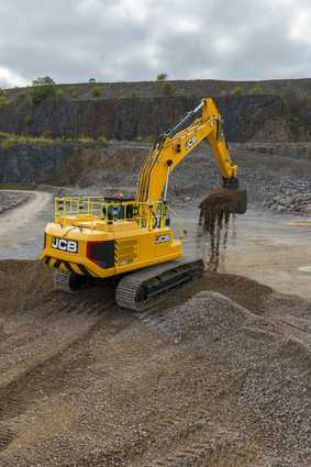 JCB 420X kommt mit mehr Masse und 50-Tonnen-Technik