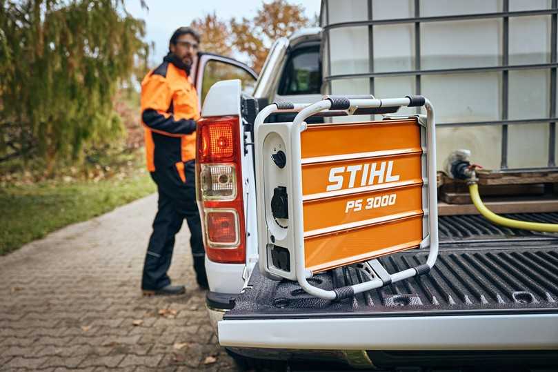 Profis im Garten- und Landschaftsbau sowie in Kommunen können mittels der portablen Stromversorgung durch die STIHL PS 3000 überall und zu jeder Zeit die Akkus ihrer Geräte laden oder kabelgebundene Geräte ohne Steckdose betreiben. | Foto: Stihl Profis im Garten- und Landschaftsbau sowie in Kommunen können mittels der portablen Stromversorgung durch die STIHL PS 3000 überall und zu jeder Zeit die Akkus ihrer Geräte laden oder kabelgebundene Geräte ohne Steckdose betreiben. | Foto: Stihl