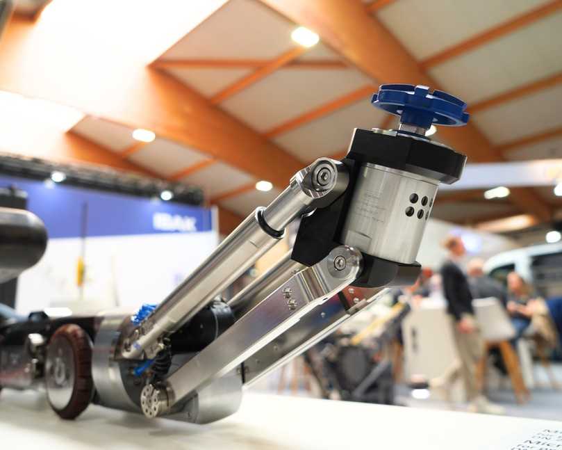 Der Luftfräser MicroGator Air ebenso wie der MicroGator 150 Air für kleine Rohrdimensionen sind an einer kompakten MainLite-Anlage sowie an einer BS10X-Inspektionsanlage betreibbar. | Foto: IBAK Der Luftfräser MicroGator Air ebenso wie der MicroGator 150 Air für kleine Rohrdimensionen sind an einer kompakten MainLite-Anlage sowie an einer BS10X-Inspektionsanlage betreibbar. | Foto: IBAK
