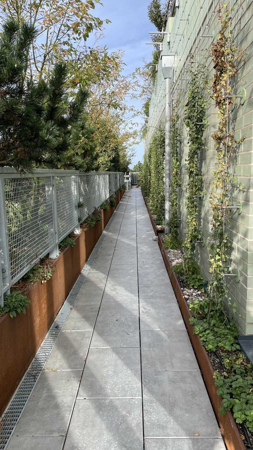 Für die Entwässerung der Dachterrassen wurde die Rinne Euroline aus verbaut. | Foto: ACO GmbH Für die Entwässerung der Dachterrassen wurde die Rinne Euroline aus verbaut. | Foto: ACO GmbH