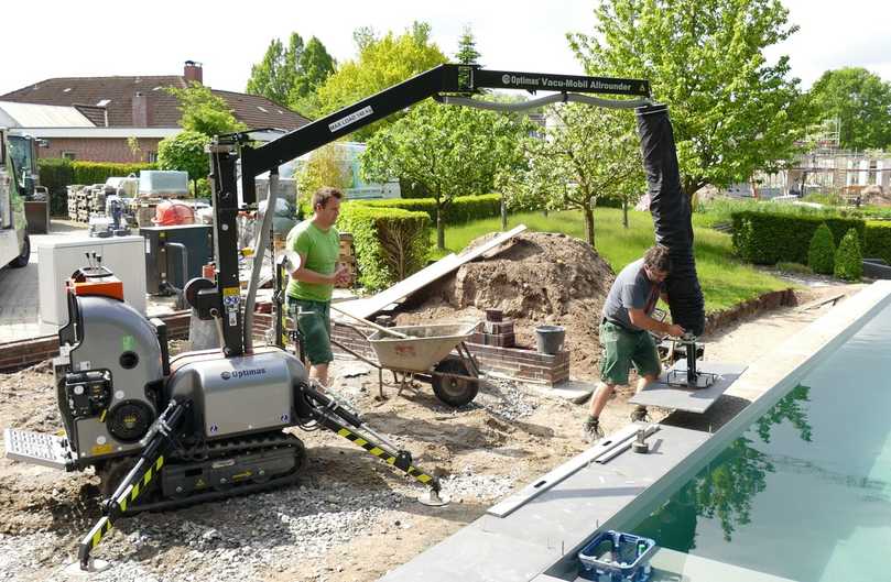 Optimas hat seine Pflasterverlegemaschine Pavejet S 19 grundlegend überarbeitet und modernisiert. Herausgekommen ist die Pavejet S24, die auf der Nordbau in Neumünster und der Galabau in Nürnberg vorgestellt wird. | Foto: Optimas Optimas hat seine Pflasterverlegemaschine Pavejet S 19 grundlegend überarbeitet und modernisiert. Herausgekommen ist die Pavejet S24, die auf der Nordbau in Neumünster und der Galabau in Nürnberg vorgestellt wird. | Foto: Optimas