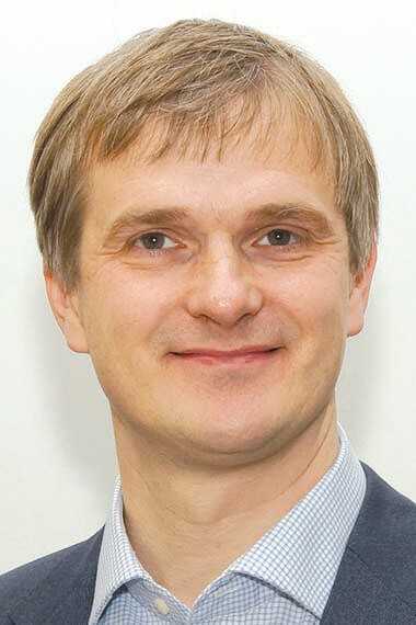 Dr. Henrik Weiß ist Dipl.-Ing. für Forstwirtschaft, öffentlich bestellter und vereidigter Sachverständiger für Gehölze, Schutz- und Gestaltungsgrün, Gehölzwertermittlung, Baumsanierung und Bewertung der Verkehrssicherheit und Inhaber von Büro Baum & Landschaft, Dresden. Dr. Henrik Weiß ist Dipl.-Ing. für Forstwirtschaft, öffentlich bestellter und vereidigter Sachverständiger für Gehölze, Schutz- und Gestaltungsgrün, Gehölzwertermittlung, Baumsanierung und Bewertung der Verkehrssicherheit und Inhaber von Büro Baum & Landschaft, Dresden.