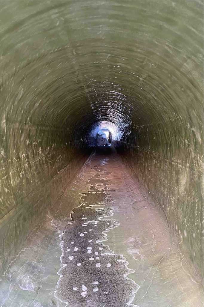 Nach der Ertüchtigung mit dem GFK-Liner ist das Tunnelgewölbe unter dem Gleiskörper im belgischen Ath fit für die nächsten Jahrzehnte. | Foto: Geiger Kanaltechnik Nach der Ertüchtigung mit dem GFK-Liner ist das Tunnelgewölbe unter dem Gleiskörper im belgischen Ath fit für die nächsten Jahrzehnte. | Foto: Geiger Kanaltechnik