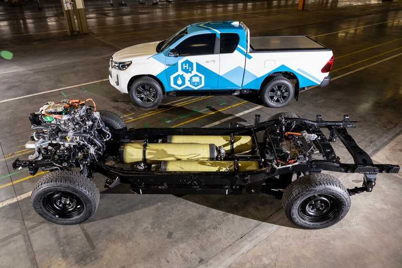 Der Blick aufs freiliegende Chassis verrät die Platzierung der drei Hochdrucktanks für den Wasserstoff. | Foto: Toyota Der Blick aufs freiliegende Chassis verrät die Platzierung der drei Hochdrucktanks für den Wasserstoff. | Foto: Toyota