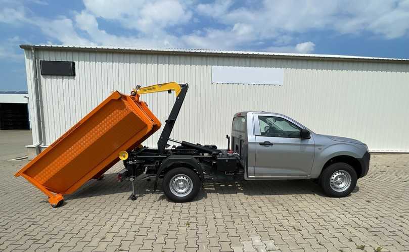 Ausgestattet mit einem Palfinger City Abroller lassen sich mit dem Isuzu D-Max Container oder Pritschen aufnehmen, abrollen und abkippen. | Foto: Isuzu Ausgestattet mit einem Palfinger City Abroller lassen sich mit dem Isuzu D-Max Container oder Pritschen aufnehmen, abrollen und abkippen. | Foto: Isuzu