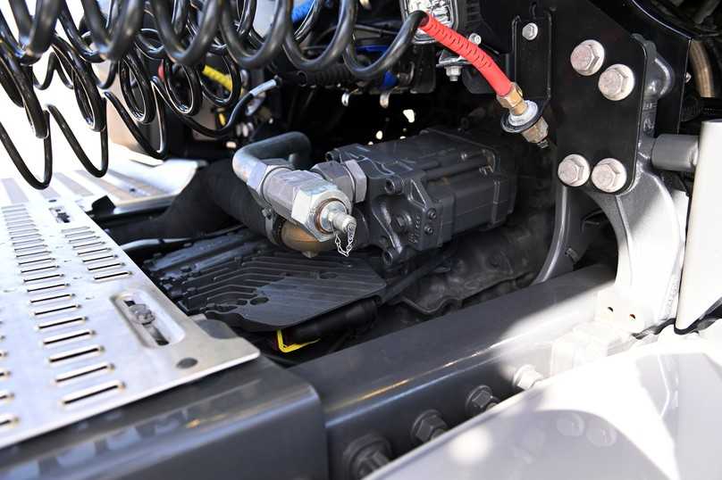 Die Load-Sensing-Hydraulikpumpe für den PXP-Antrieb sitzt am Nebenantrieb des Motors. | Foto: QUATEX Die Load-Sensing-Hydraulikpumpe für den PXP-Antrieb sitzt am Nebenantrieb des Motors. | Foto: QUATEX