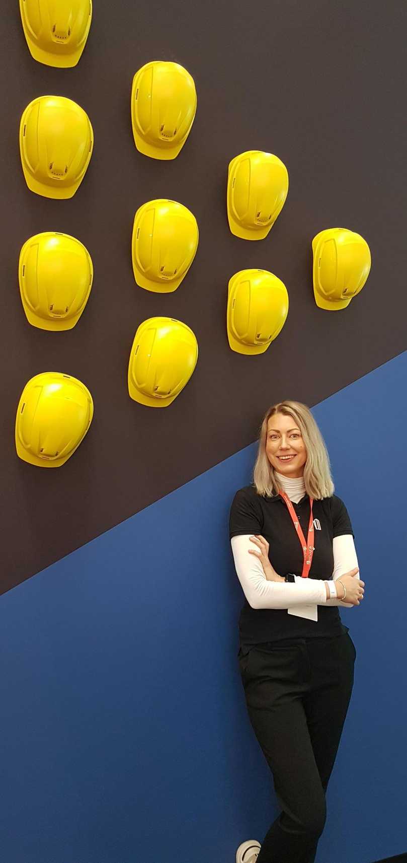 Ariane C. Redder, Marketingchefin bei Nevaris, stellte auf der BAU 2023 die neue Strategie zur Digitalisierung kleiner Baufirmen vor: Mit bis zu zehn Mitarbeitern können sie die Zeiterfassung mit 123erfasst kostenlos nutzen. | Foto: B_I/bb Ariane C. Redder, Marketingchefin bei Nevaris, stellte auf der BAU 2023 die neue Strategie zur Digitalisierung kleiner Baufirmen vor: Mit bis zu zehn Mitarbeitern können sie die Zeiterfassung mit 123erfasst kostenlos nutzen. | Foto: B_I/bb