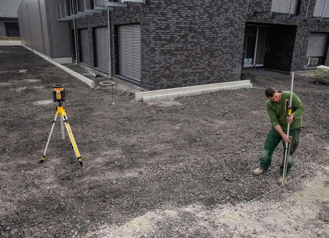 Präzises Nivellieren mit dem Rotationslaser LAR 350 von Stabila Präzises Nivellieren mit dem Rotationslaser LAR 350 von Stabila