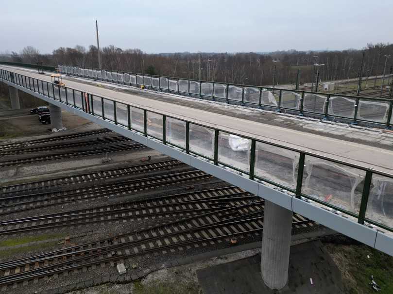 Hybridkappen aus Leichtbeton: Die neue Konstruktion macht die Brücke 30 Prozent leichter und erhöht ihre statische Leistungsfähigkeit. | Foto: Echterhoff Hybridkappen aus Leichtbeton: Die neue Konstruktion macht die Brücke 30 Prozent leichter und erhöht ihre statische Leistungsfähigkeit. | Foto: Echterhoff