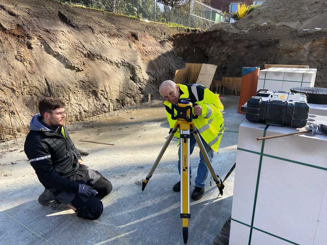 Rotationslaser LAR 160 überzeugt Profis im Baustellen-Test mit einfacher Bedienung Rotationslaser LAR 160 überzeugt Profis im Baustellen-Test mit einfacher Bedienung