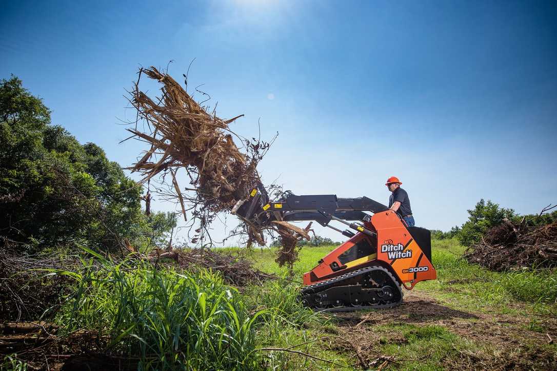 L-Team Baumaschinen präsentiert präsentiert sich auf der Forst live im Freigelände W492. L-Team Baumaschinen präsentiert präsentiert sich auf der Forst live im Freigelände W492.