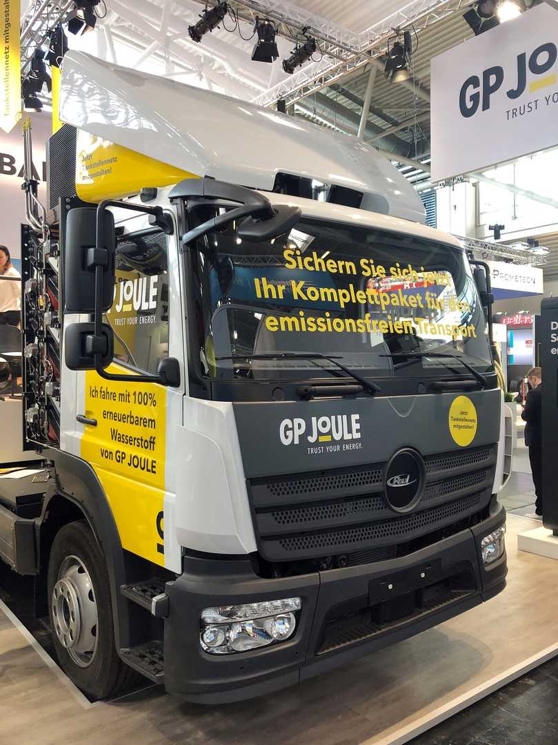Den Antrieb des Paul-Lasters auf Atego-Basis übernehmen Toyota-Brennstoffzelle und einstufiger E-Motor von Voith. | Foto: QUATEX Den Antrieb des Paul-Lasters auf Atego-Basis übernehmen Toyota-Brennstoffzelle und einstufiger E-Motor von Voith. | Foto: QUATEX