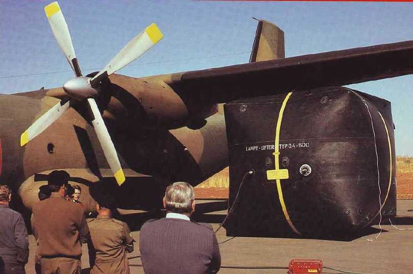 Flugzeugbergung mit Lampe-Lifter-Hebekissen | Foto: Lampe Flugzeugbergung mit Lampe-Lifter-Hebekissen | Foto: Lampe