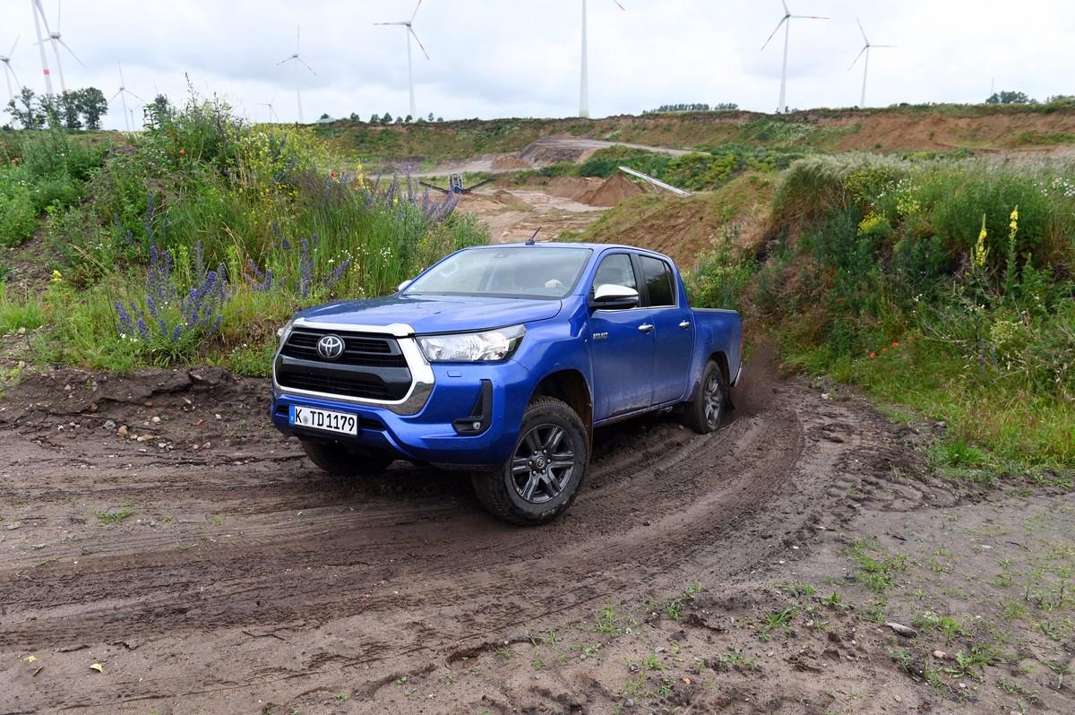 Toyota Hilux in der Kiesgrube unterwegs. | Foto: Frank Hausmann Toyota Hilux in der Kiesgrube unterwegs. | Foto: Frank Hausmann