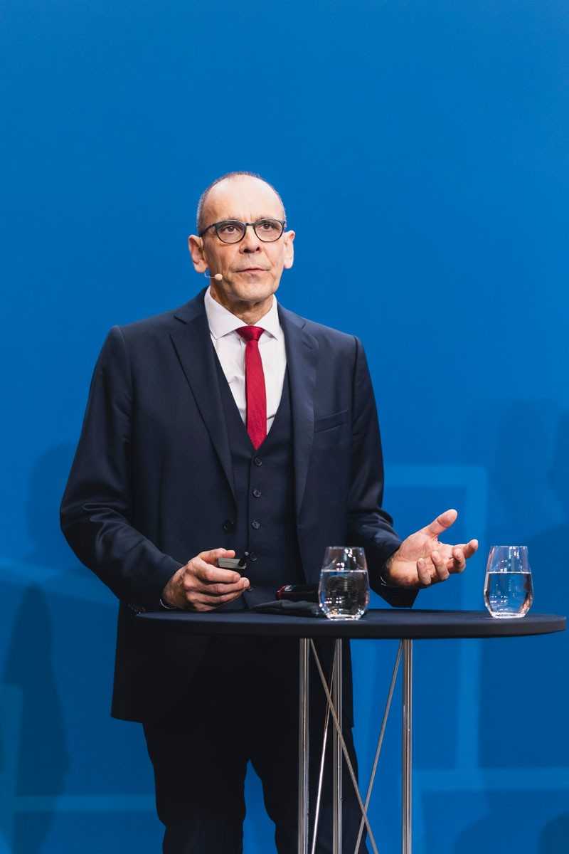 „Wir müssen einfacher bauen. Wir müssen anders bauen. Sonst bauen wir bald gar nicht mehr.“ Prof. Dietmar Walberg | Foto: Tobias Seifert „Wir müssen einfacher bauen. Wir müssen anders bauen. Sonst bauen wir bald gar nicht mehr.“ Prof. Dietmar Walberg | Foto: Tobias Seifert