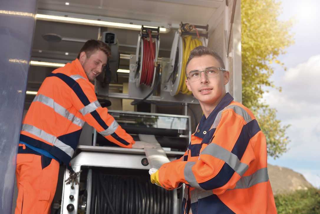 Ausbildung: Aus „Fachkraft“ wird „Umwelttechnologe“ Ausbildung: Aus „Fachkraft“ wird „Umwelttechnologe“