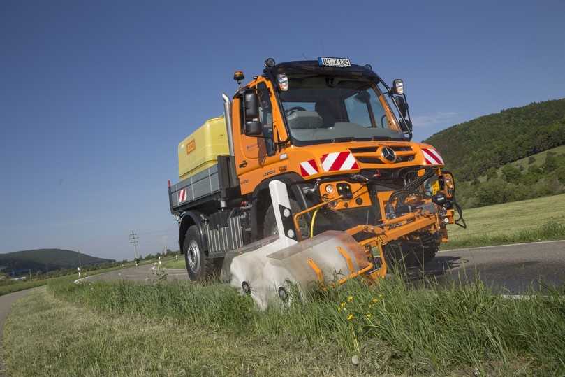 Auf Wunsch umfasst das Unimog Rent Angebot auch die dazugehörigen einsatzspezifischen Aufbauten und Anbaugeräte für kommunale Aufgaben wie Grünpflege, Straßenreinigung und Winterdienst. | Foto: Daimler Truck AG Auf Wunsch umfasst das Unimog Rent Angebot auch die dazugehörigen einsatzspezifischen Aufbauten und Anbaugeräte für kommunale Aufgaben wie Grünpflege, Straßenreinigung und Winterdienst. | Foto: Daimler Truck AG