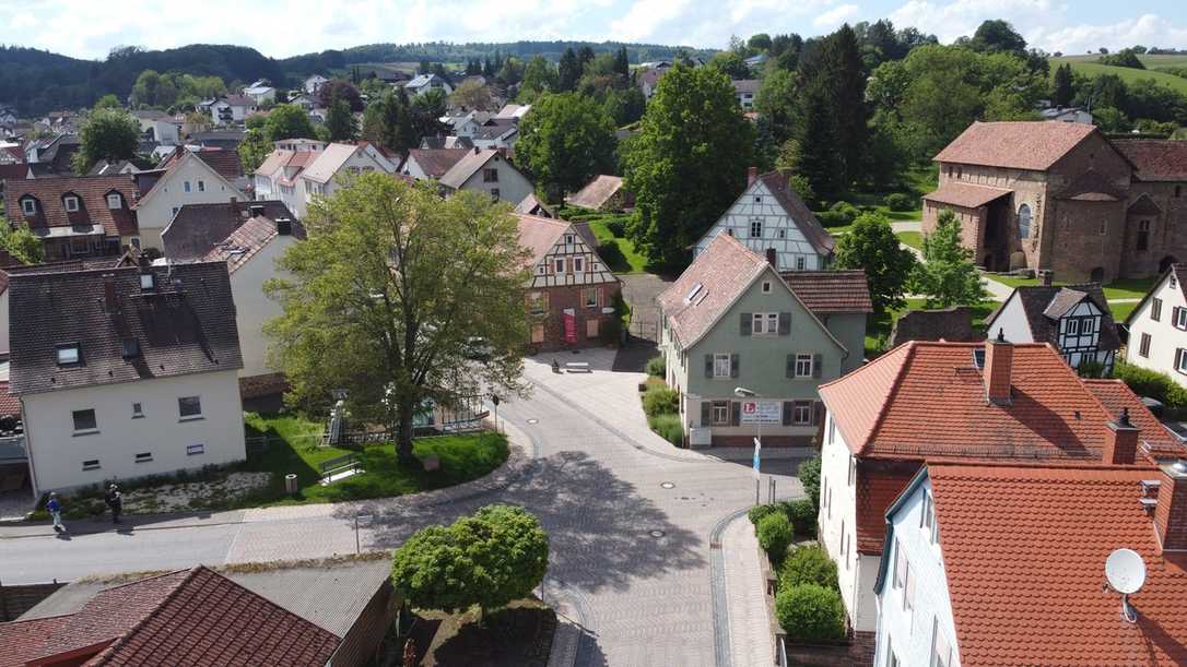 Optisch top und strapazierfähig: Betonpflaster statt Asphalt Optisch top und strapazierfähig: Betonpflaster statt Asphalt