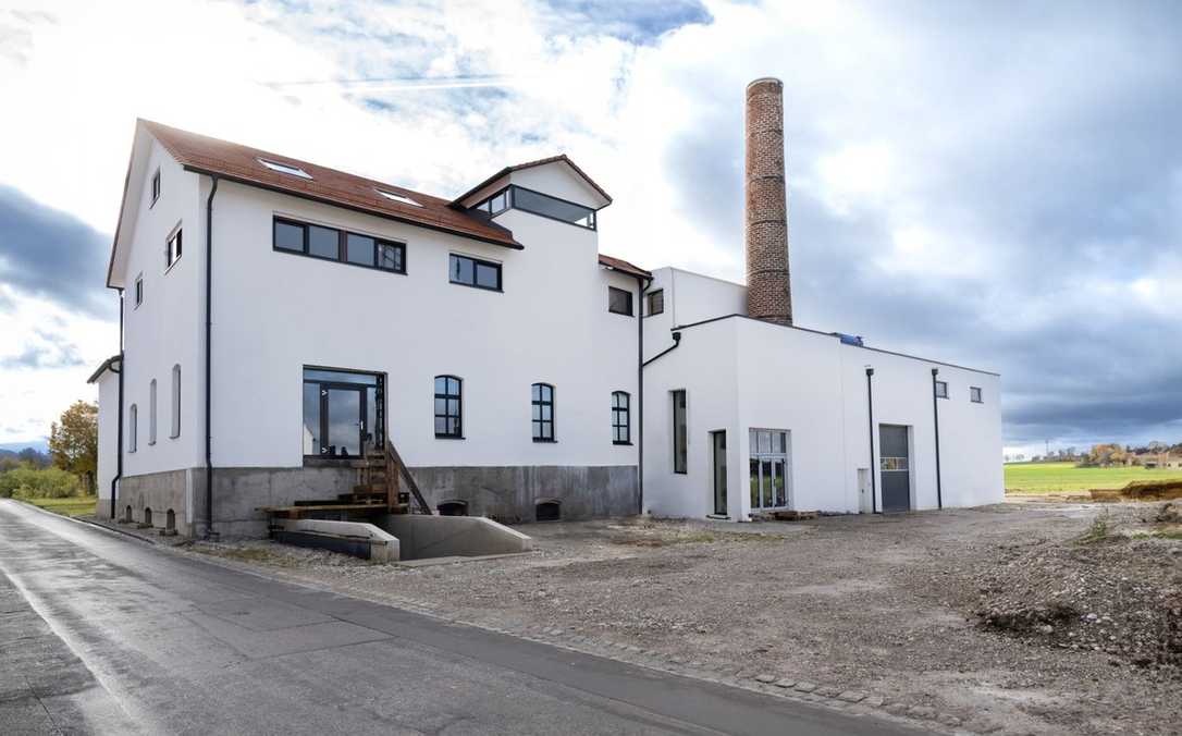 Gebäude-Sanierung: Wohnen in einer historischen Kartoffelschnaps-Brennerei Gebäude-Sanierung: Wohnen in einer historischen Kartoffelschnaps-Brennerei
