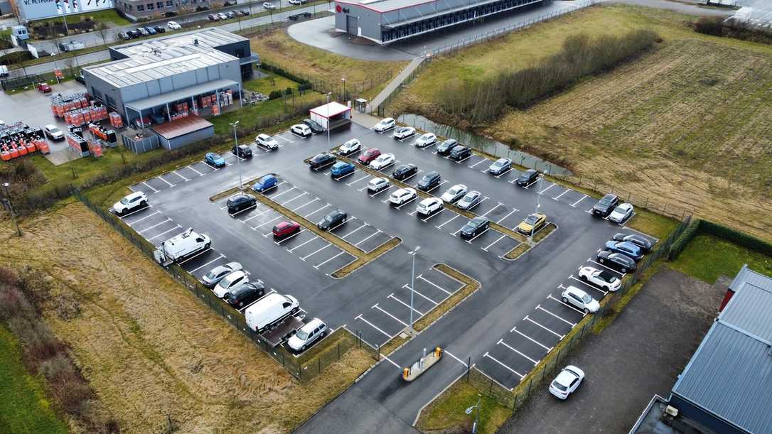 Bordstein-Klebetechnik im Praxiseinsatz bei DPD Bordstein-Klebetechnik im Praxiseinsatz bei DPD