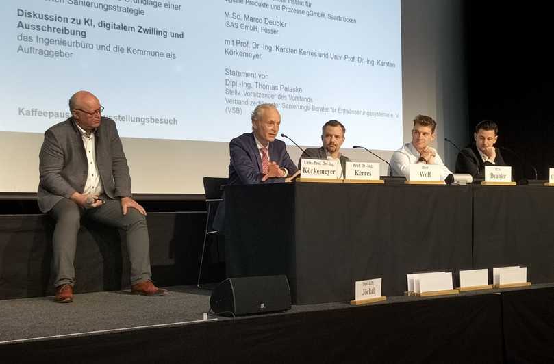 KI als Hilfsmittel für den Ingenieur oder mehr als das? Teils kontrovers diskutierten Dipl.-Ing. Thomas Palaske, Prof. Karsten Körkemeyer, Christian Wolf, Marco Deubler und Tomas Cerniauskas (v.l.n.r.). | Foto: B_I/Valdix KI als Hilfsmittel für den Ingenieur oder mehr als das? Teils kontrovers diskutierten Dipl.-Ing. Thomas Palaske, Prof. Karsten Körkemeyer, Christian Wolf, Marco Deubler und Tomas Cerniauskas (v.l.n.r.). | Foto: B_I/Valdix