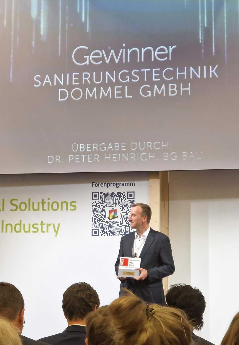Geschäftsführer Benedikt Stentrup nahm die Preise auf der digitalBAU in Köln entgegen. | Foto: Sanierungstechnik Dommel GmbH Geschäftsführer Benedikt Stentrup nahm die Preise auf der digitalBAU in Köln entgegen. | Foto: Sanierungstechnik Dommel GmbH