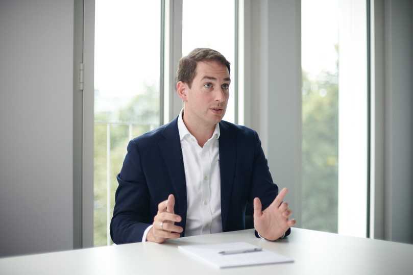 „Der größte Vorteil der seriellen Bauweise liegt in der verkürzten Bauzeit. Im modularen Bau sind Zeitersparnisse von bis zu 30 Prozent möglich." Christoph Blepp, Gründungspartner der S&B Strategy GmbH München | Foto: S&B Strategy „Der größte Vorteil der seriellen Bauweise liegt in der verkürzten Bauzeit. Im modularen Bau sind Zeitersparnisse von bis zu 30 Prozent möglich." Christoph Blepp, Gründungspartner der S&B Strategy GmbH München | Foto: S&B Strategy