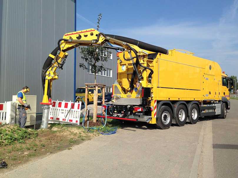 Zu sehen auf der Nordbau: Beim Freilegen sensibler Infrastruktur ist der MTS Dino12 in seinem Element. | Foto: MTS Saugbagger Zu sehen auf der Nordbau: Beim Freilegen sensibler Infrastruktur ist der MTS Dino12 in seinem Element. | Foto: MTS Saugbagger