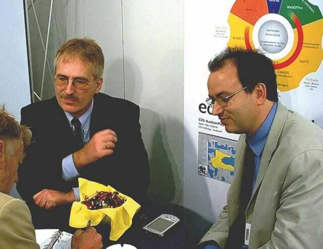 Von Anfang an ein starkes Team: hier auf der Intergeo 2001 in Köln | Fotos: Barthauer Von Anfang an ein starkes Team: hier auf der Intergeo 2001 in Köln | Fotos: Barthauer