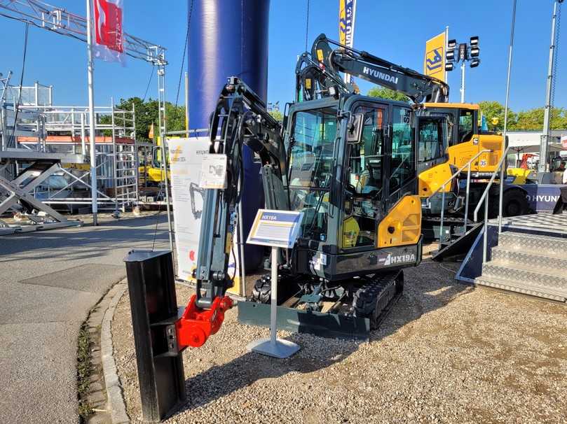 Hyundai-Minibagger zum Mietkauf: Den HX19A gibt es auf der Nordbau zu besonders günstigen Konditionen. | Foto: B_I MEDIEN/BB Hyundai-Minibagger zum Mietkauf: Den HX19A gibt es auf der Nordbau zu besonders günstigen Konditionen. | Foto: B_I MEDIEN/BB