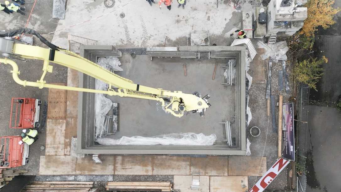 3D-Betondruck: „Karlos“ druckt ersten Massivbau mit tragenden Wänden 3D-Betondruck: „Karlos“ druckt ersten Massivbau mit tragenden Wänden