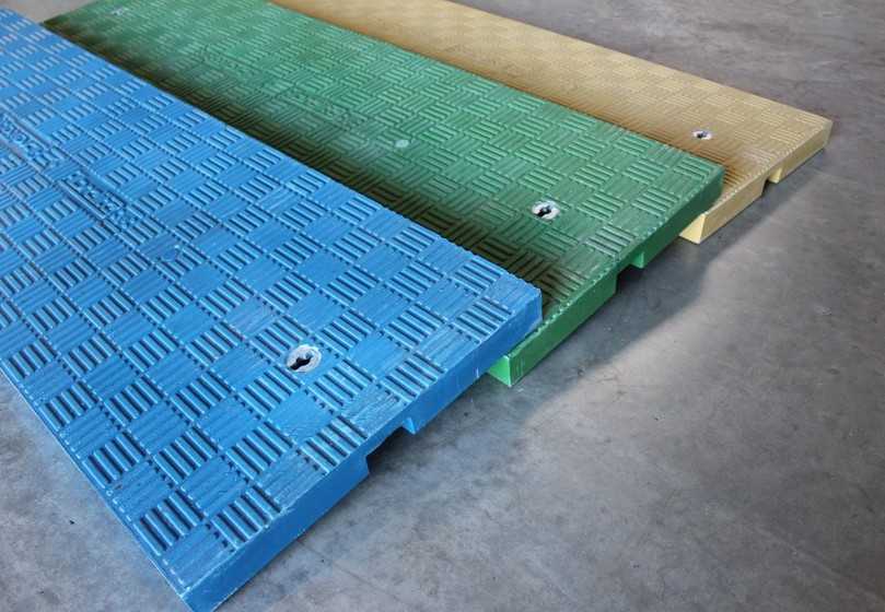 Schachtabdeckungen aus Faserverbundwerkstoff von KHK können in allen RAL-Farben hergestellt werden. | Foto: KHK, Karlsruhe Schachtabdeckungen aus Faserverbundwerkstoff von KHK können in allen RAL-Farben hergestellt werden. | Foto: KHK, Karlsruhe