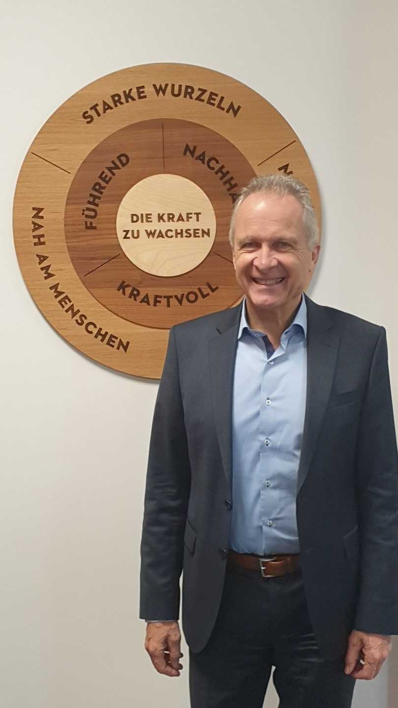 Norbert Pick: „Derzeit werden rund 20 Prozent des Absatzes bei Stihl mit akkubetriebenen Geräten gemacht – Tendenz deutlich steigend. Vor allem im privaten Bereich wird die Transformation von Benzin zu Akku sehr schnell gehen.“ | Foto: B_I/bh Norbert Pick: „Derzeit werden rund 20 Prozent des Absatzes bei Stihl mit akkubetriebenen Geräten gemacht – Tendenz deutlich steigend. Vor allem im privaten Bereich wird die Transformation von Benzin zu Akku sehr schnell gehen.“ | Foto: B_I/bh