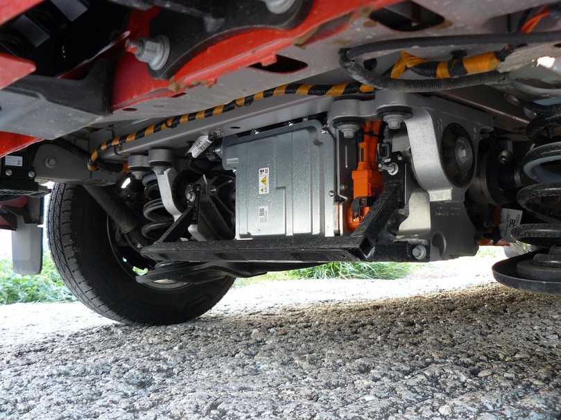 Schwerpunkt im Heck: Elektromotor im Bereich der Hinterachse. | Foto: Randolf Unruh Schwerpunkt im Heck: Elektromotor im Bereich der Hinterachse. | Foto: Randolf Unruh