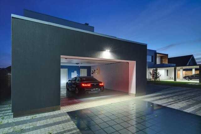 Platio-Fliesen wurden schon in Garagenzufahrten und Gärten installiert, um E-Autos aufzuladen, einen Pool zu beheizen, oder die Gartenbeleuchtung mit Strom zu versorgen. | Foto: Platio Platio-Fliesen wurden schon in Garagenzufahrten und Gärten installiert, um E-Autos aufzuladen, einen Pool zu beheizen, oder die Gartenbeleuchtung mit Strom zu versorgen. | Foto: Platio