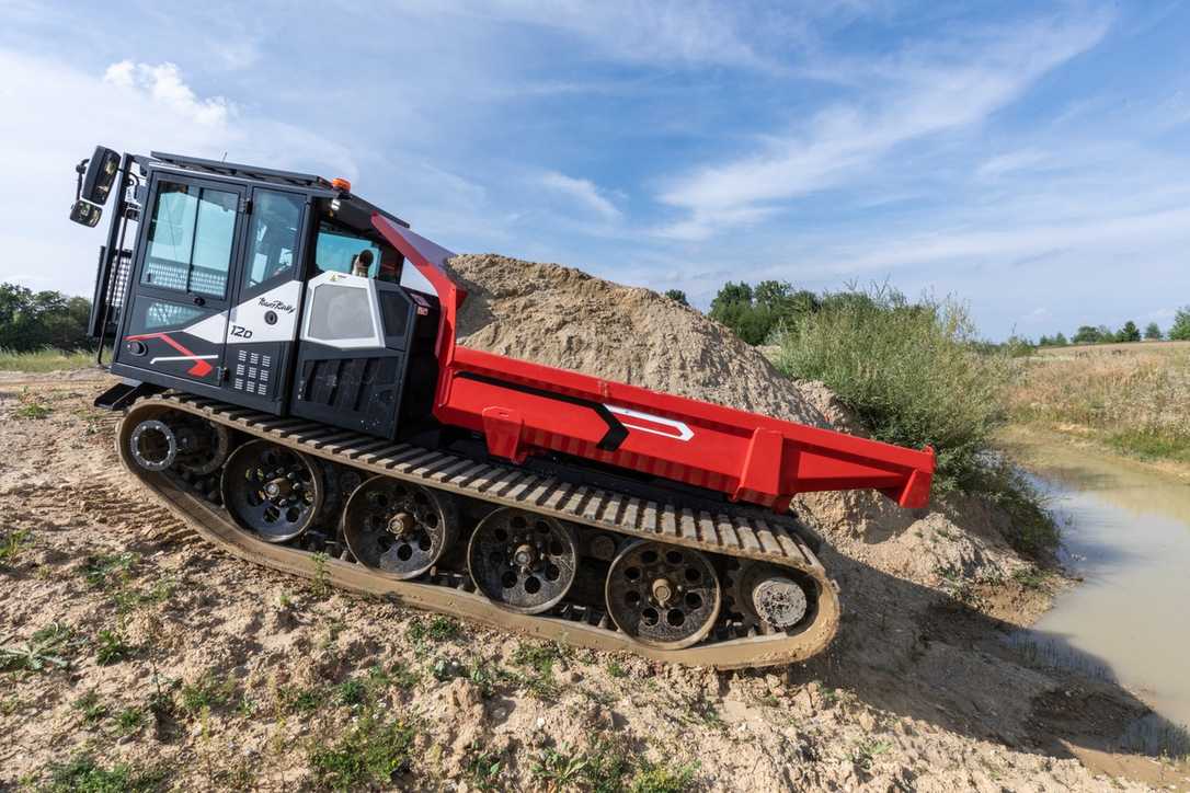 Kässbohrer Raupendumper bewegen viel Material auf weichen Böden Kässbohrer Raupendumper bewegen viel Material auf weichen Böden