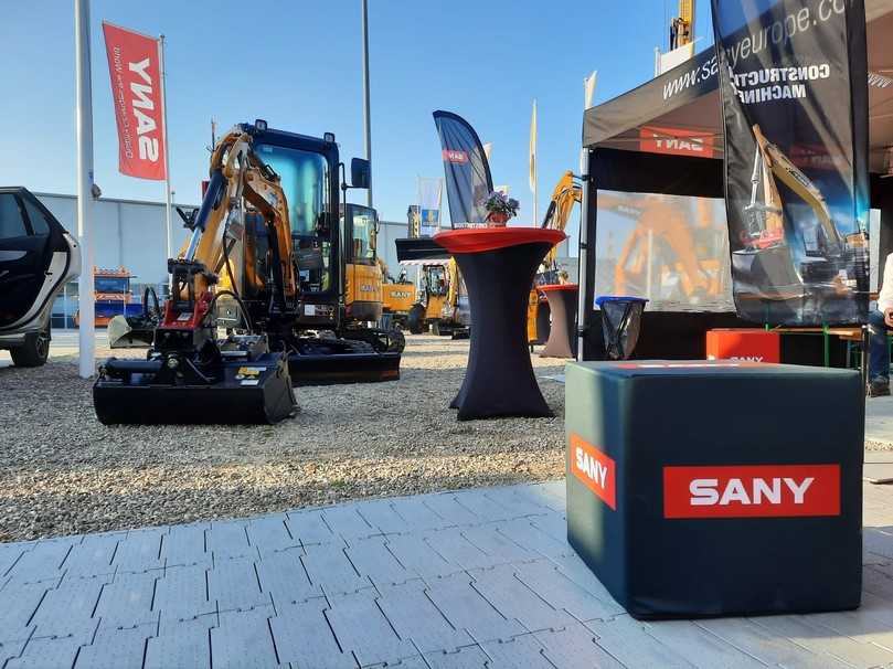 Schon 2022 hat Sany auf seinem großen Nordbau-Stand einen breiten Ausschnitt seines Produktprogramms gezeigt. | Foto: Sany Europe Schon 2022 hat Sany auf seinem großen Nordbau-Stand einen breiten Ausschnitt seines Produktprogramms gezeigt. | Foto: Sany Europe