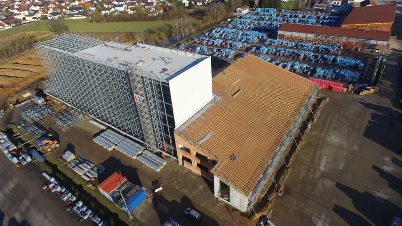 Aktueller Baufortschritt im Januar 2023: Bei Erlus in Neufahrn entsteht ein neues automatisiertes Logistikzentrum für Dachkeramik. | Foto: Erlus Aktueller Baufortschritt im Januar 2023: Bei Erlus in Neufahrn entsteht ein neues automatisiertes Logistikzentrum für Dachkeramik. | Foto: Erlus