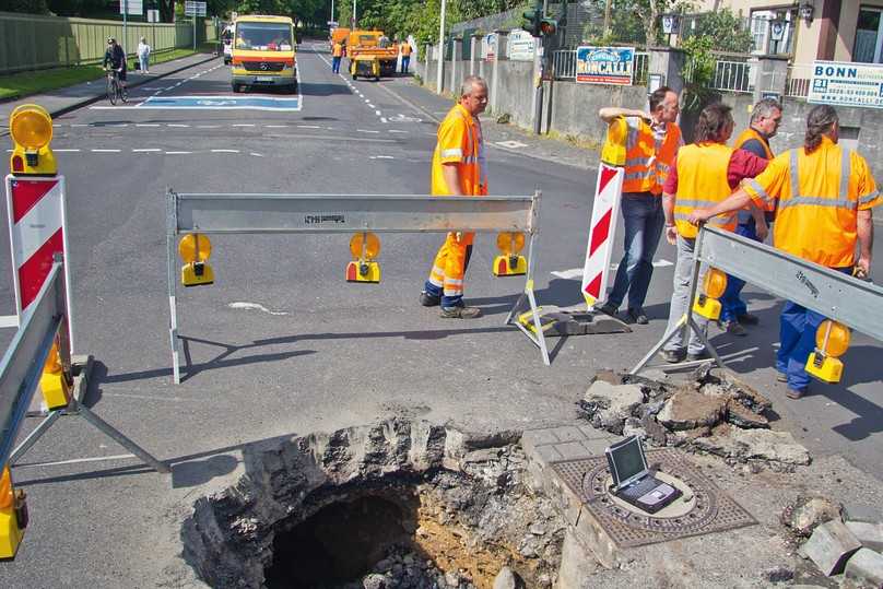 Immer wieder sorgen plötzliche Absackungen für Straßensperrungen in Bonn. | Foto: Roland Kohls Immer wieder sorgen plötzliche Absackungen für Straßensperrungen in Bonn. | Foto: Roland Kohls