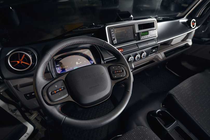 Alle Fuso Canter besitzen neue Komfort- und Sicherheitsfeatures sowie modernes Interieur in der Fahrerkabine. | Foto: Daimler Truck AG Alle Fuso Canter besitzen neue Komfort- und Sicherheitsfeatures sowie modernes Interieur in der Fahrerkabine. | Foto: Daimler Truck AG